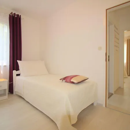 Besonderes Mit Pool, Babybett, Garten, Grill, Kinderspielplatz, Parkplatz Appartamento Porec