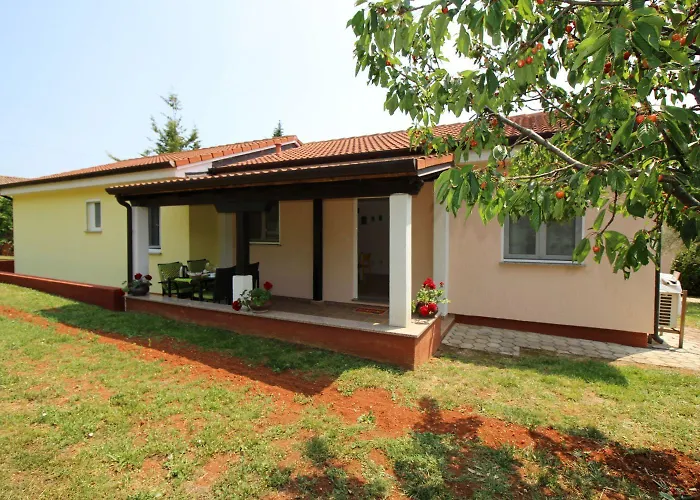 Appartamento Besonderes Mit Pool, Babybett, Garten, Grill, Kinderspielplatz, Parkplatz