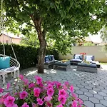 Apartment Besonderes Mit Pool, Babybett, Garten, Grill, Kinderspielplatz, Parkplatz