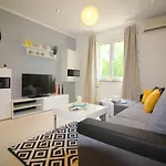 Besonderes Mit Pool, Babybett, Garten, Grill, Kinderspielplatz, Parkplatz * Poreč