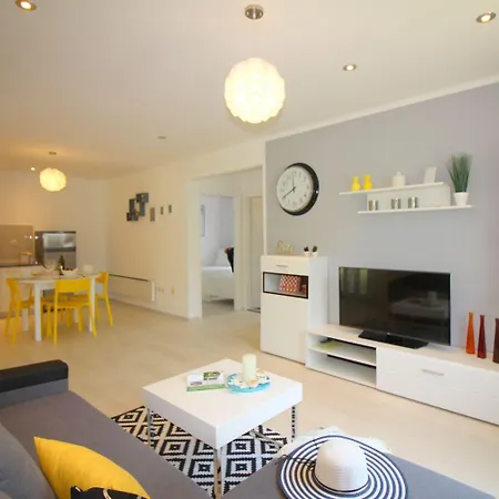 Besonderes Mit Pool, Babybett, Garten, Grill, Kinderspielplatz, Parkplatz