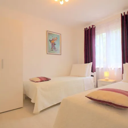 Besonderes Mit Pool, Babybett, Garten, Grill, Kinderspielplatz, Parkplatz