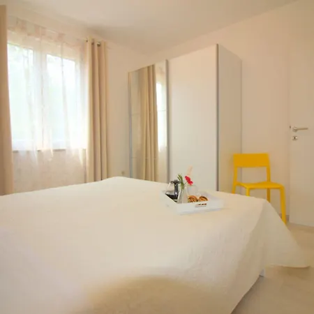 公寓 Besonderes Mit Pool, Babybett, Garten, Grill, Kinderspielplatz, Parkplatz 波雷奇