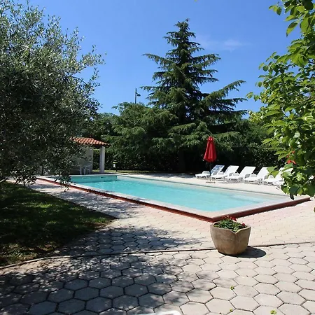 Apartment Besonderes Mit Pool, Babybett, Garten, Grill, Kinderspielplatz, Parkplatz Porec