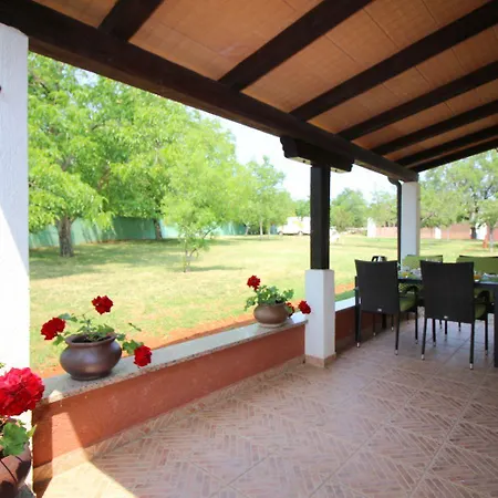 公寓 Besonderes Mit Pool, Babybett, Garten, Grill, Kinderspielplatz, Parkplatz 波雷奇