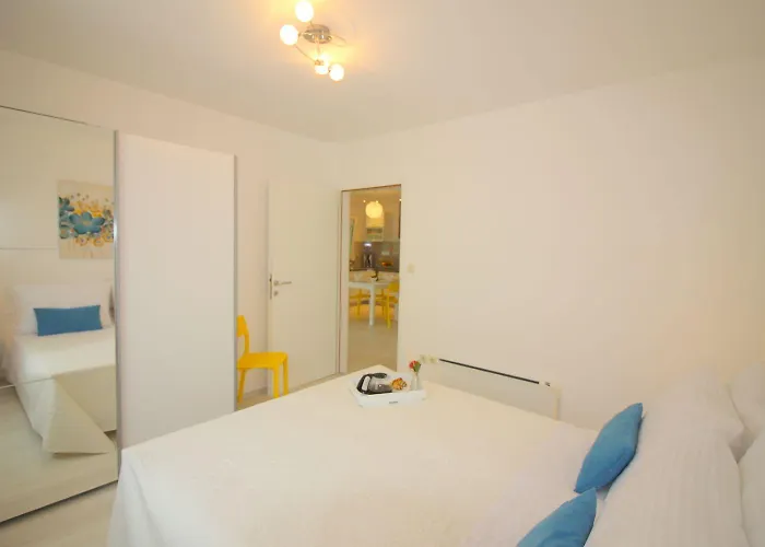 Apartment Besonderes Mit Pool, Babybett, Garten, Grill, Kinderspielplatz, Parkplatz *