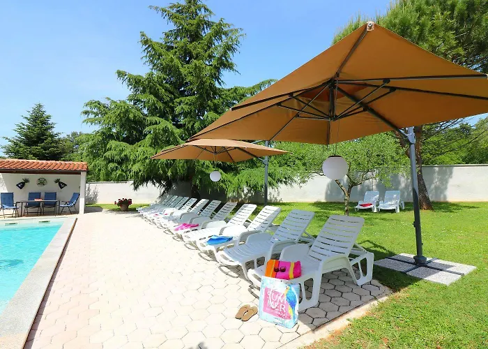 Besonderes Mit Pool, Babybett, Garten, Grill, Kinderspielplatz, Parkplatz