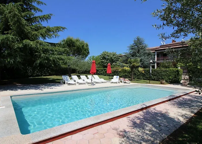 Besonderes Mit Pool, Babybett, Garten, Grill, Kinderspielplatz, Parkplatz *