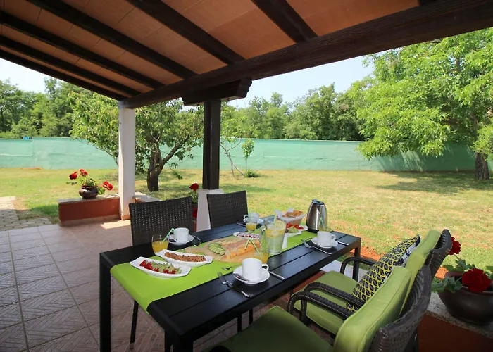 Besonderes Mit Pool, Babybett, Garten, Grill, Kinderspielplatz, Parkplatz Porec