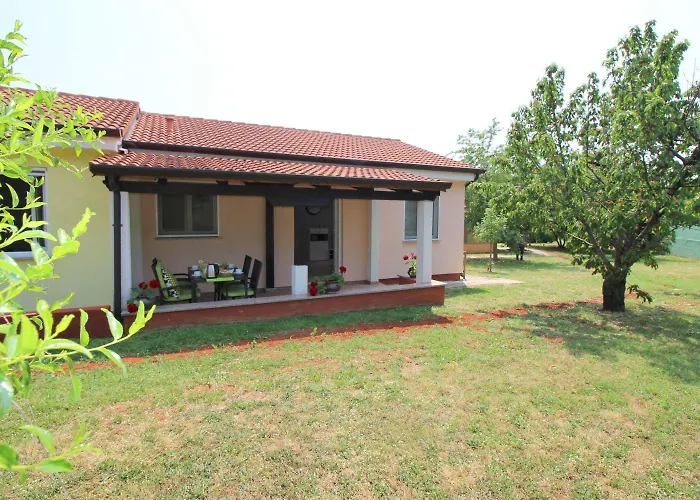 Besonderes Mit Pool, Babybett, Garten, Grill, Kinderspielplatz, Parkplatz