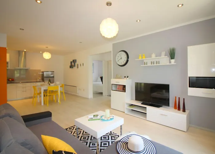 Besonderes Mit Pool, Babybett, Garten, Grill, Kinderspielplatz, Parkplatz