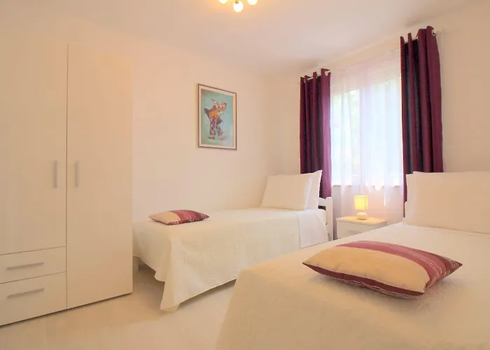 Besonderes Mit Pool, Babybett, Garten, Grill, Kinderspielplatz, Parkplatz